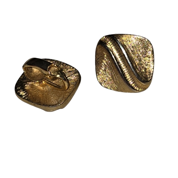 Vintage Gold Tone Small Clip On Square Earrings 14 - Picture 2 of 3